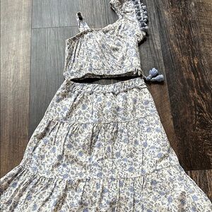 Jessica Simpson Blue and Cream Floral Set